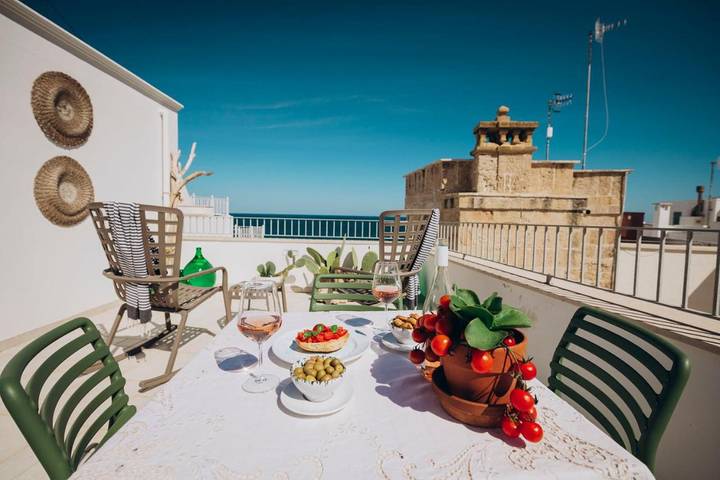B&b per 8 persone, con idromassaggio e balcone a Polignano a Mare