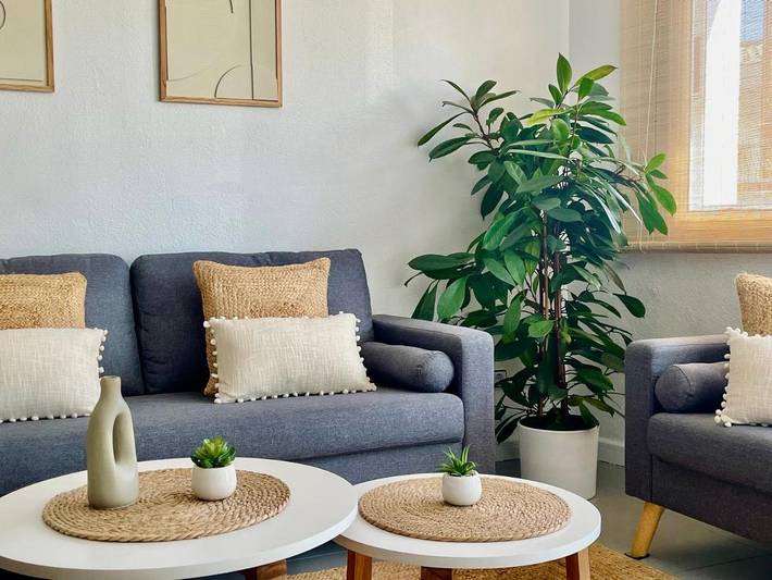 Location de vacances pour 12 personnes, avec vue ainsi que piscine et jardin, animaux acceptés dans Els Muntells