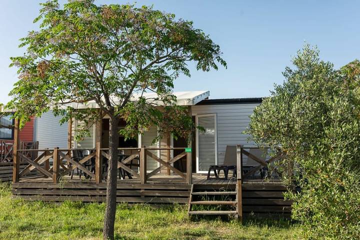 Wohnwagen für 4 Personen, mit Seeblick und Terrasse sowie Balkon/Terrasse - 1