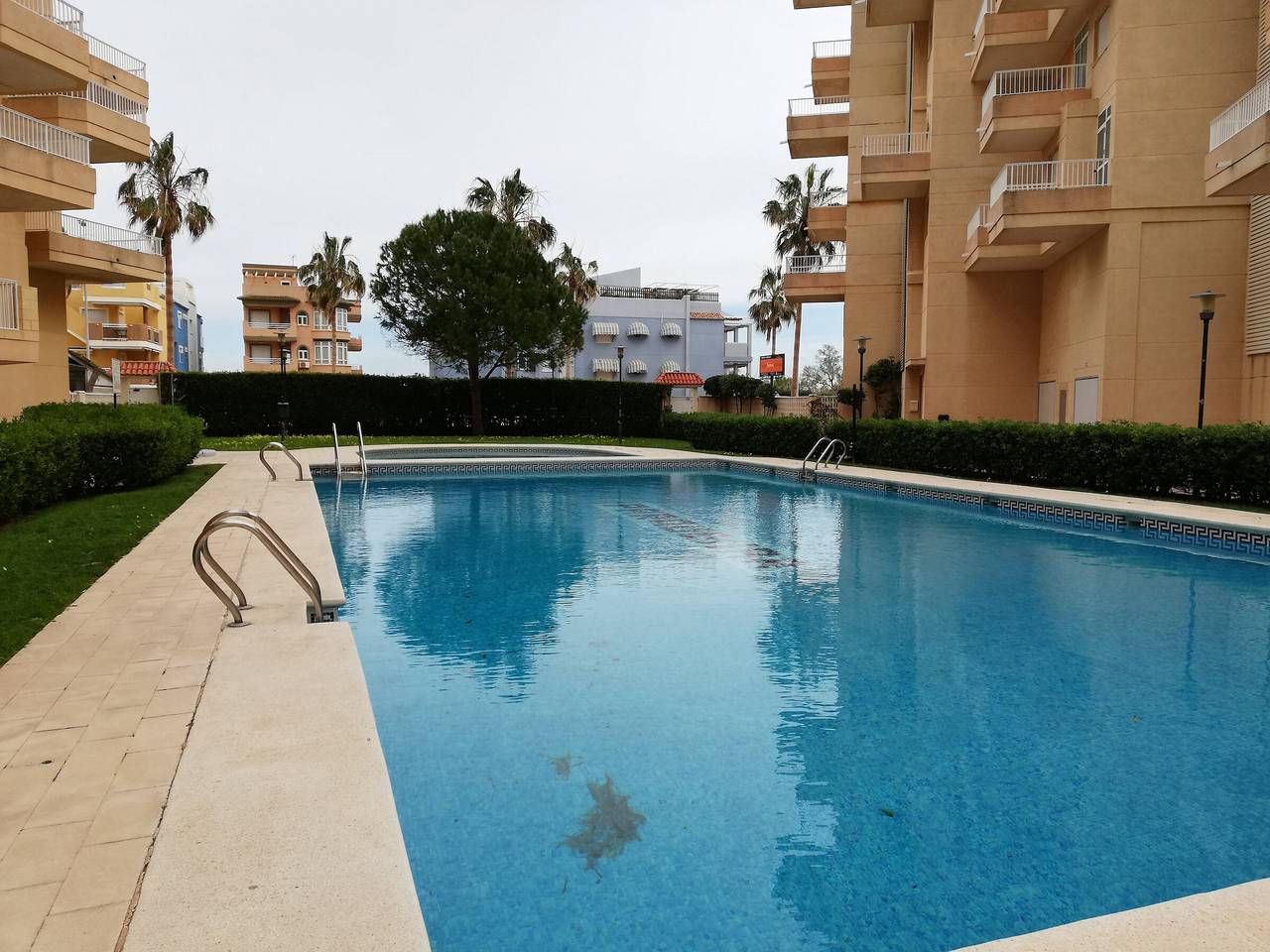 Apartamento entero, Apartamento familiar 3 dormitorios, piscina, playa a 65m in Playa Xeraco, Jaraco