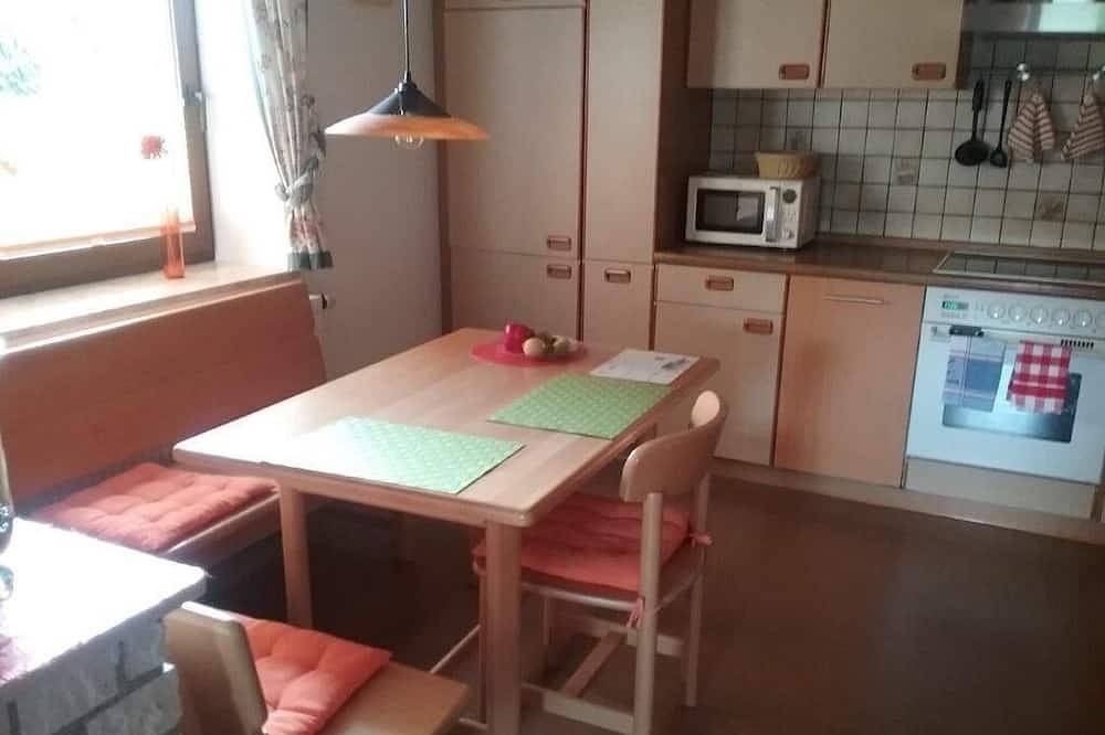 Geheel appartement, Gemütliches Domizil (65qm) mit eigener bestuhlter Terrasse in Frankenalb