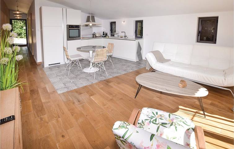 Apartamento con vistas a la montaña, aire acondicionado, aparcamiento, piscina e Internet, a 2,5 km de L'Ouvèze in Malaucène, Parque natural regional del Mont Ventoux