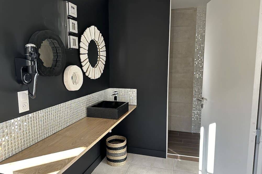 Apartamento entero, Suite Les Clos-Apartamento-Premium-Baño en la habitacion-Vineyard view in Chablis (Yonne), Auxerre region