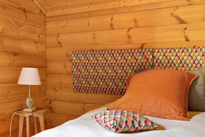 Chambre d'hôtes proche de Vichy – Chambre Luna avec piscine partagée, Wi-Fi et climatisation in Saint-Rémy-en-Rollat, Région de Vichy