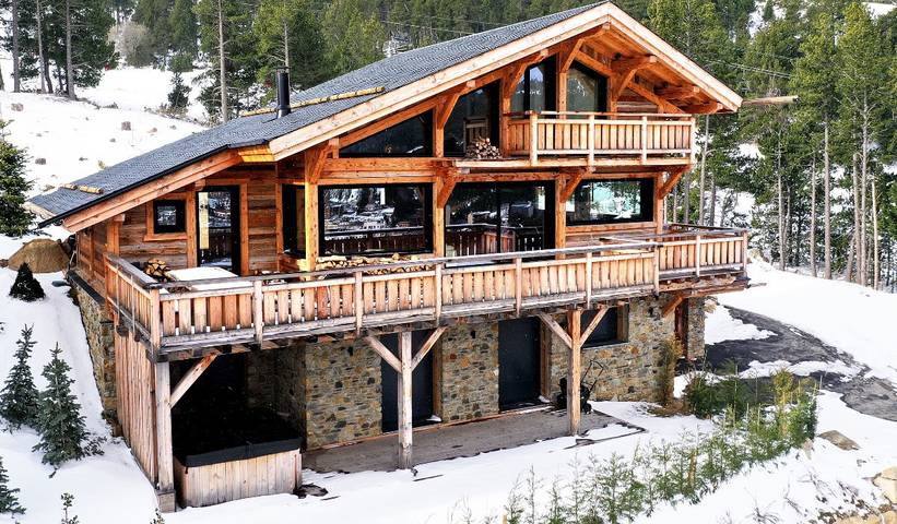 Chalet pour 12 personnes, avec jacuzzi et balcon à Les Angles