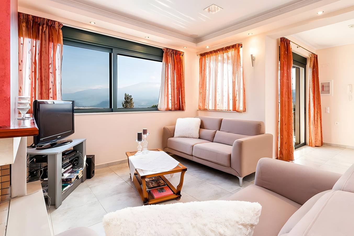 Villa Renata with Private Pool, Mountain View, Wi-Fi and Air Conditioning in Chania Området