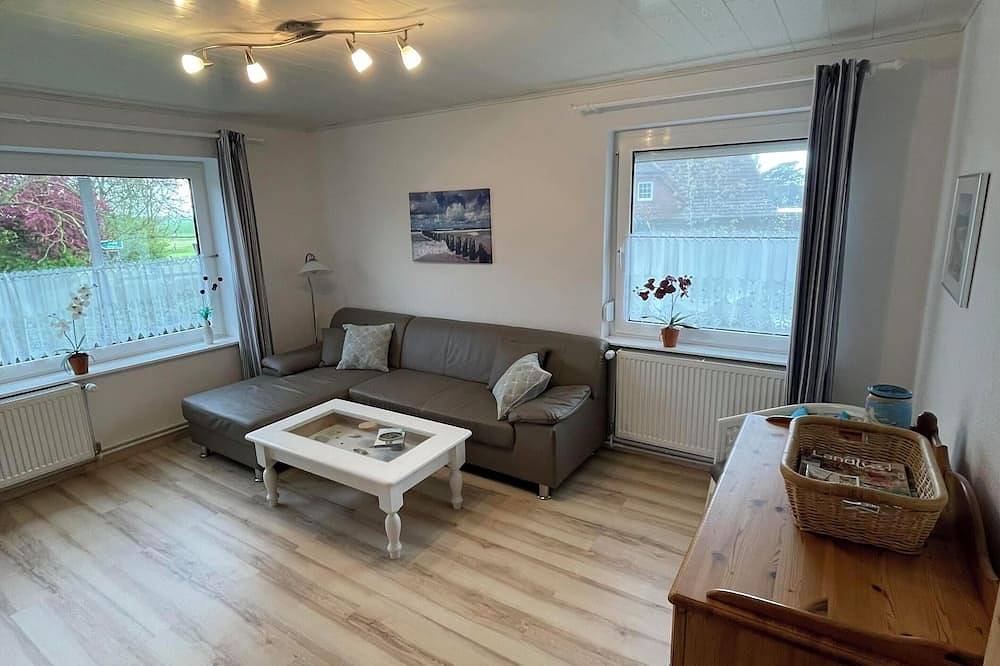 Ganze Wohnung, Die ebenerdige Ferienwohnung Strandläufer bietet maritimen Wohnkomfort für Familien, einen großen Garten und heißt bis zu zwei Hunde herzlich willkommen. in Förrien, Wangerland