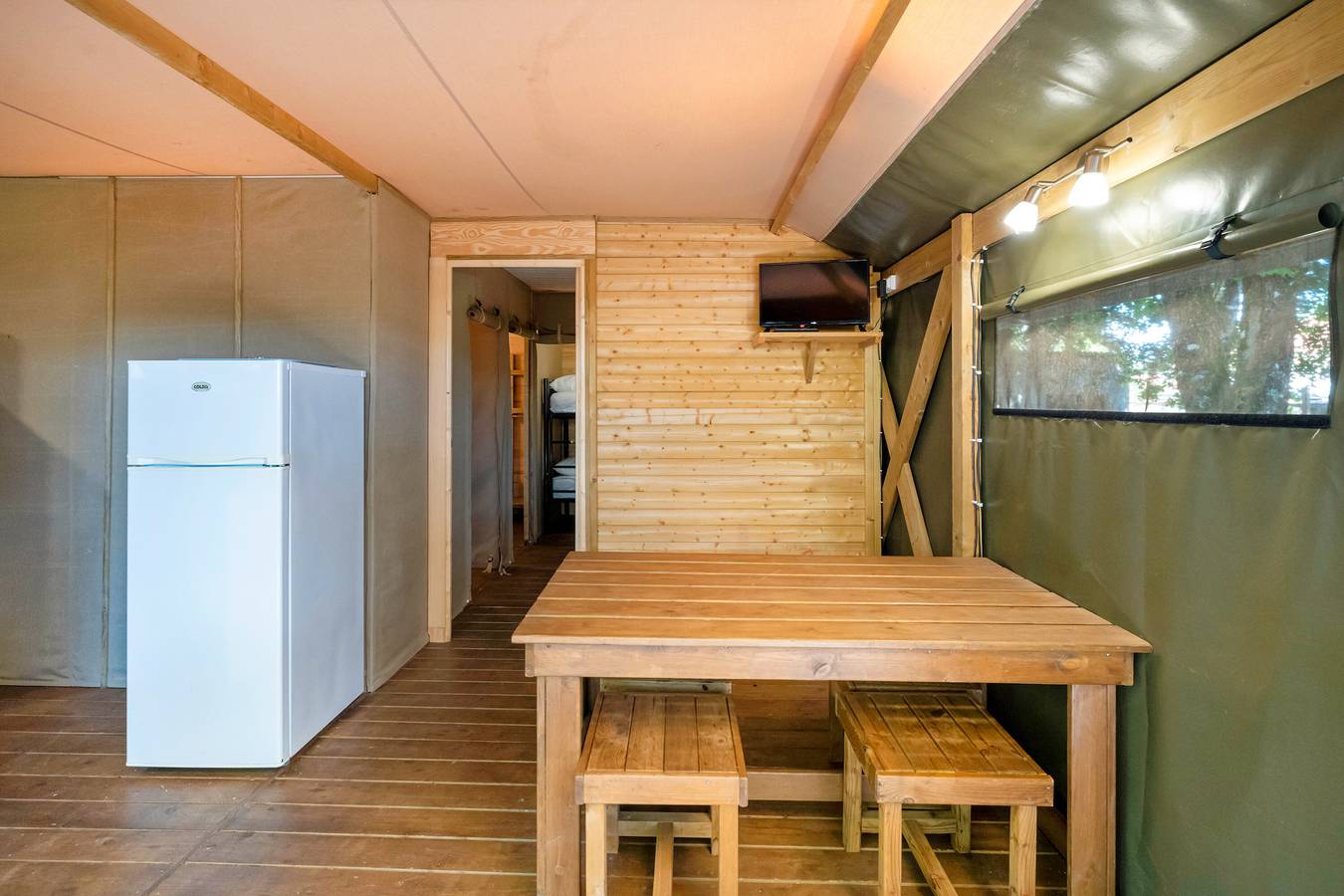 'Lodge 2' avec piscine partagée, terrasse privée et jardin commun in Lesperon, Landes