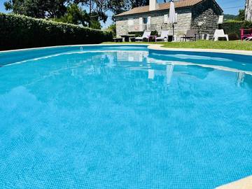 Gîte pour 7 personnes, avec vue ainsi que piscine et jardin dans Afife
