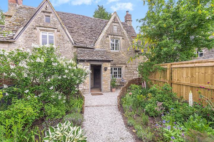 Cottage for 4 people, with garden and hot tub in The Cotswolds