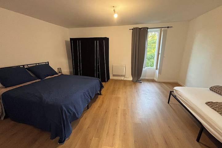 Ganze Wohnung, One-bedroom apartment in the city center with parking and a view of the river in Bédarieux, Béziers und Umgebung