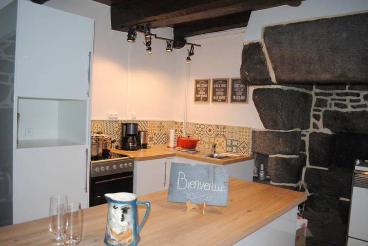 Location de vacances pour 8 personnes, avec Terrasse ainsi que Jardin et Vue à Maël-Pestivien