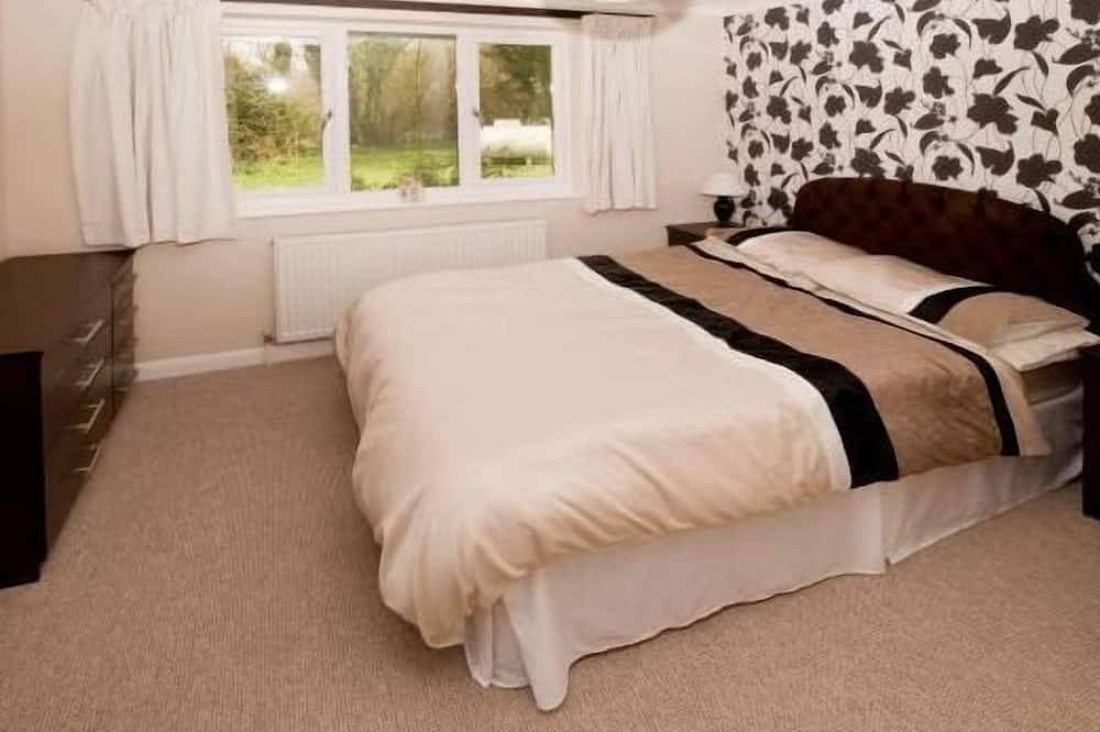 Well Equipped Family Holiday Home With Garden In A Quiet rural location. in Sutton (Kent), Kent