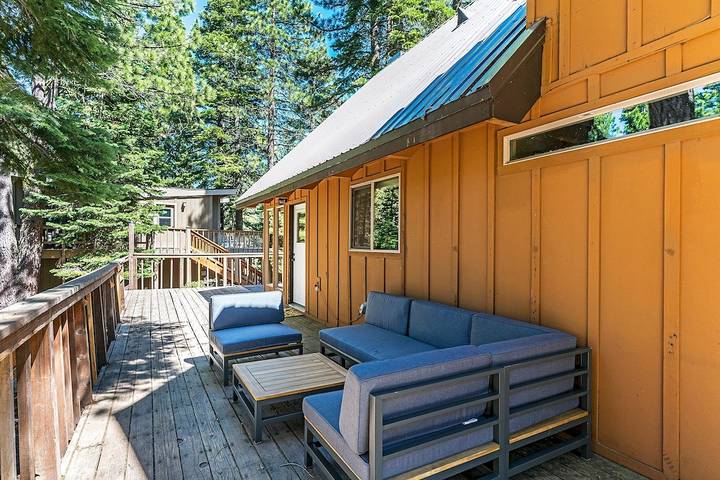 Vacation rental for 10 people, with sauna and terrace as well as pool and hot tub in Truckee