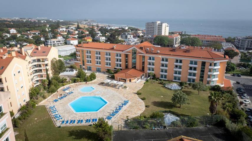 Hotel para 6 pessoas, com sauna e piscina e ainda piscina infantil and jardim em Carcavelos