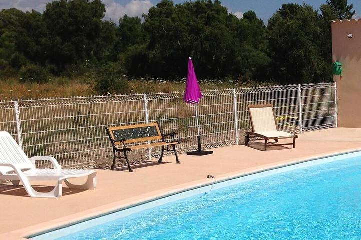 Location de vacances pour 6 personnes, avec terrasse et jardin à Solaro
