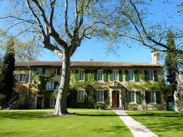 Chambre d’hôte pour 3 personnes, avec jardin et piscine à Avignon