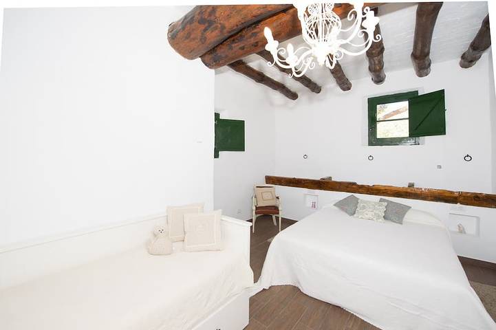 House with pool, 20.000 m2 garden private and close to the beach for 18 people in Supermaresme, Sant Andreu de Llavaneres
