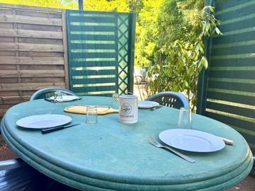 Gîte pour 4 personnes, avec terrasse à Meyras