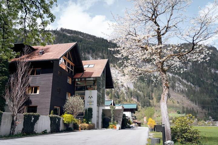 Appart’hôtel pour 3 personnes, avec sauna ainsi que vue et jardin, animaux acceptés