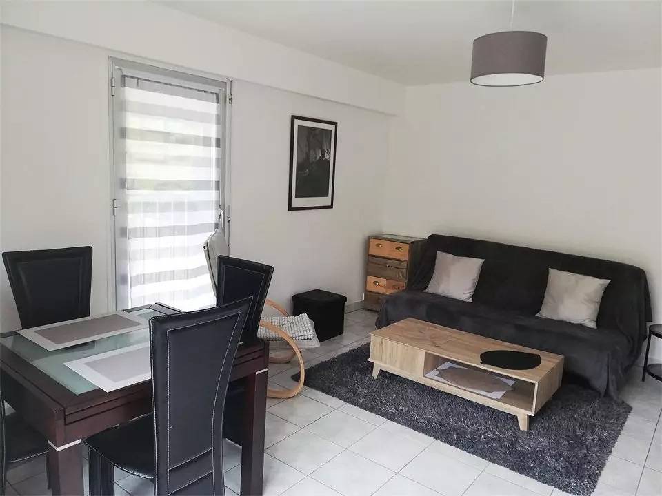 Entire apartment, Charming T2, on the 1st floor of a residence located in the heart of Val-André in Pléneuf-Val-André, Côtes-d'Armor