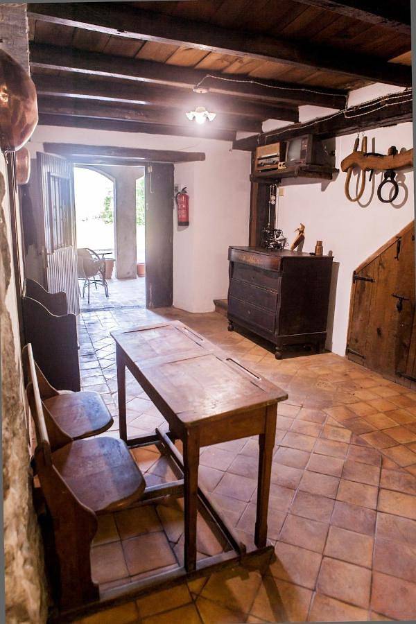 Casa rural para 14 personas, con vistas además de jardín y balcón en Vall de Bas - 3