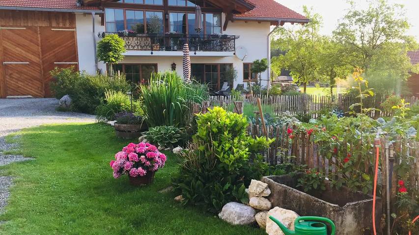 Ferienwohnung für 6 Personen, mit Terrasse und Garten in Riedering
