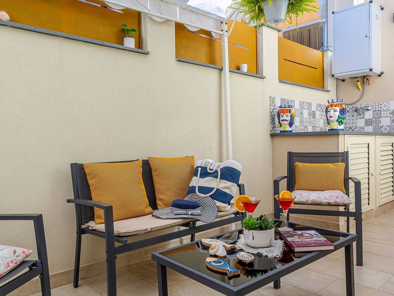 Ganze Wohnung, Das Haus der Provokation in Torre Archirafi, Riposto