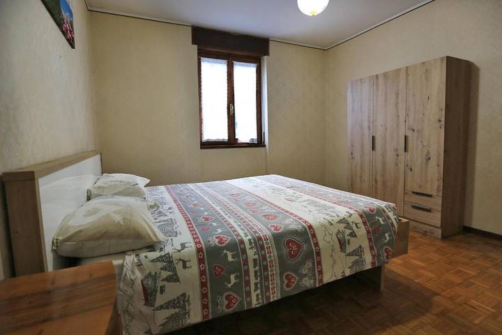 Gîte pour 7 personnes, avec Balcon et Terrasse ainsi que Jardin et Vue à Colere - 2