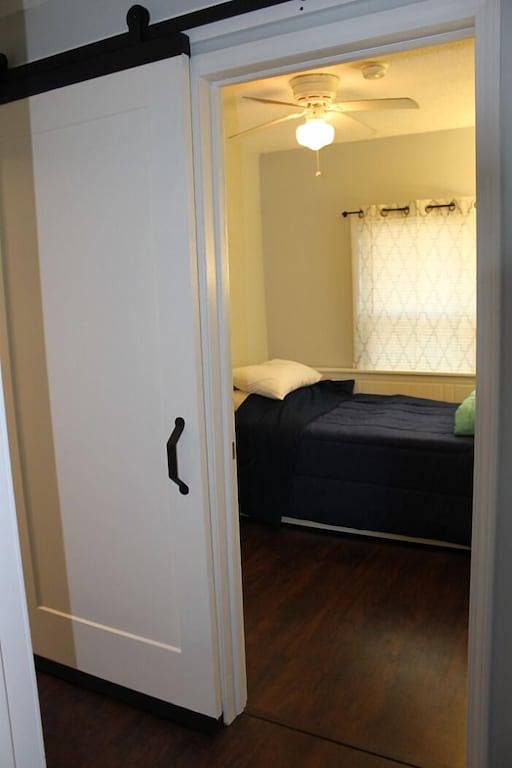 Pet-Friendly Hp Home: 3 Bedrooms, Fast Wifi, Near Downtown Ferndale in Hazel Park, Oakland County