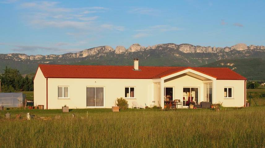 Gîte pour 3 personnes, avec vue et jardin à Bésayes