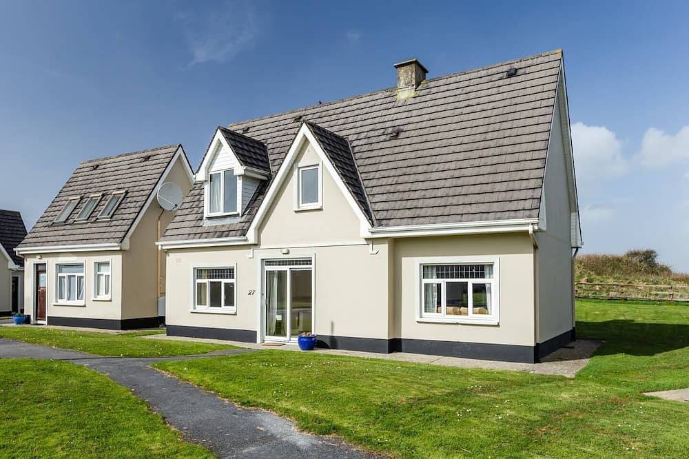 The Links 27, Family Holiday Home 500M walk to Lahinch in Lahinch, County Clare