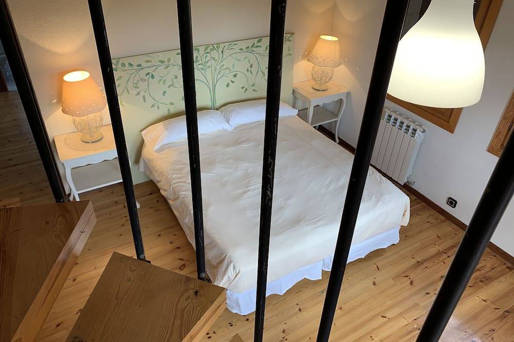 El Torreon farm. Up to 28 people, 10 rooms. House 60 km from Madrid in El Espinar, Segovia Provinz