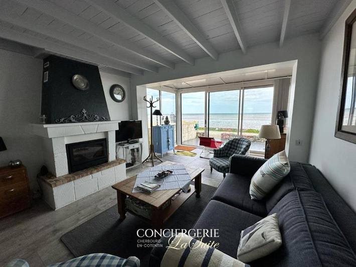 Gîte pour 4 personnes, avec vue ainsi que terrasse et jardin à Quinéville