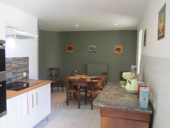 Gîte pour 4 personnes, avec piscine et jardin