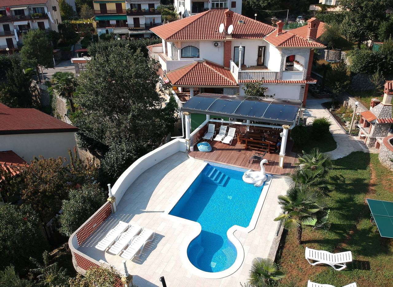 Ganze Wohnung, 1-Zimmer-Ferienwohnung mit Terrasse Opatija - Pobri, Opatija A-16390-a in Općina Matulji, Opatija Riviera