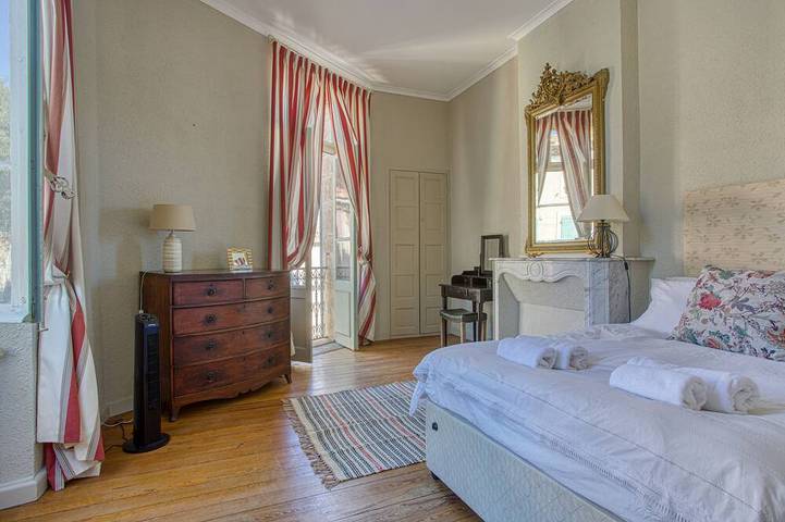 Historic wine property in Provence in Meynes, Nimes und Umgebung