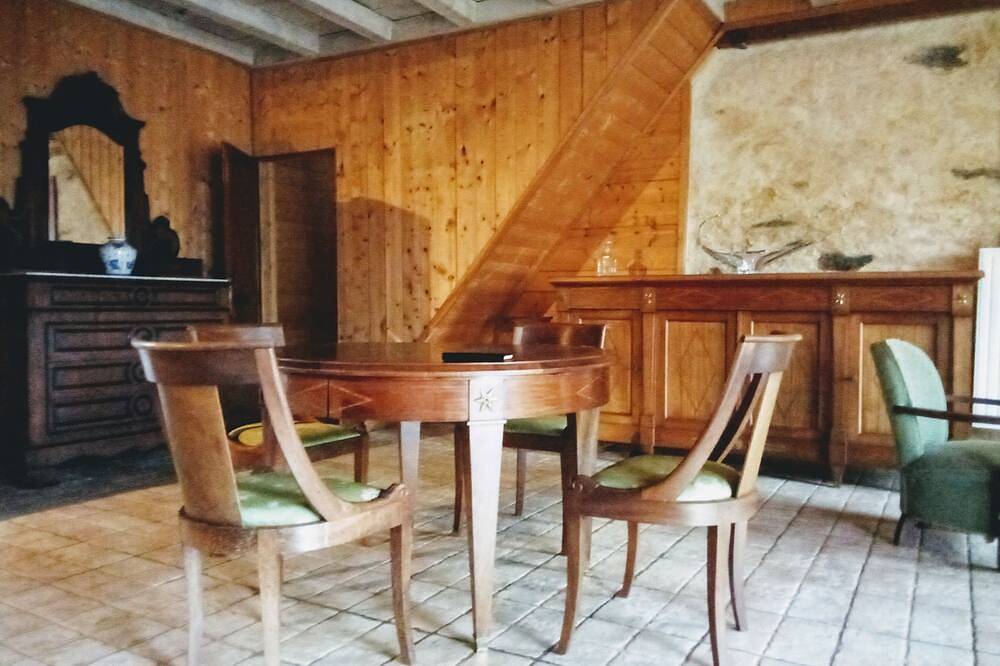 Demeure de charme dans ancien moulin à eau près du Puy du Fou in Pouzauges, Fontenay-le-Comte
