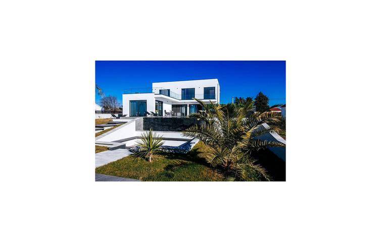 Ferienhaus für 10 Personen, mit Garten und Pool sowie Terrasse