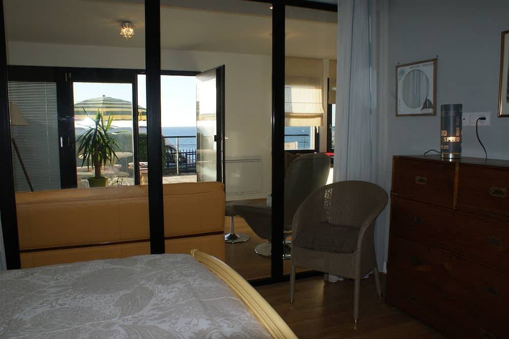 Maison avec vue mer et accès à la plage pour 2 à 4 personnes in Locmaria-Plouzané, Côte des Légendes