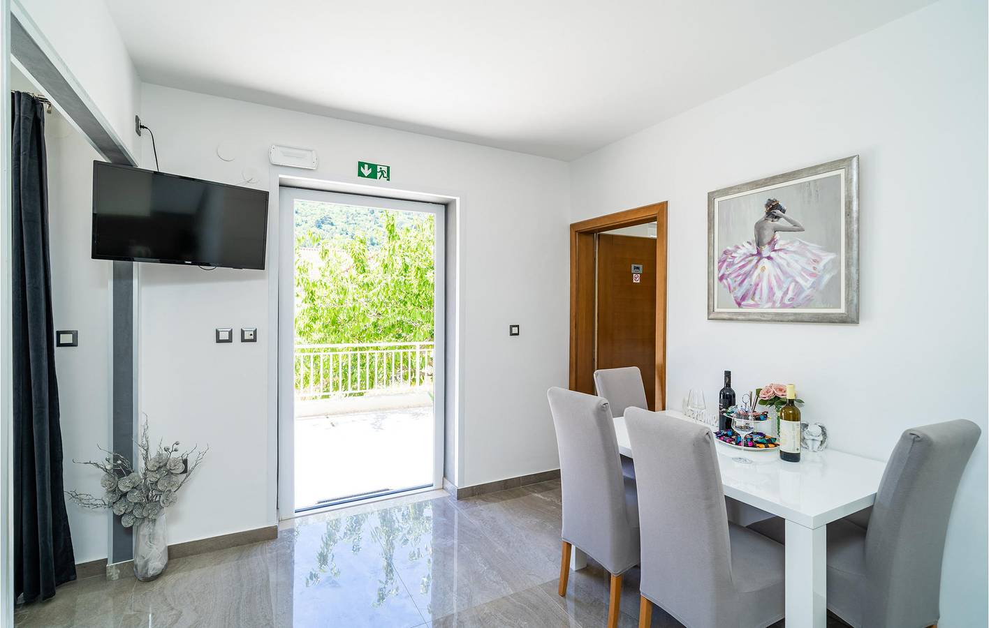 Ganze Ferienwohnung, Charmante Ferienwohnung mit Terrasse, 1 km zur Küste und 2 km zum Stadtzentrum in Mokosica, Dubrovnik-Neretva
