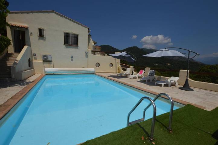 Location de vacances pour 15 personnes, avec Balcon et Terrasse ainsi que Jardin et Piscine à Valle-di-Mezzana