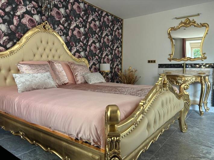 Location de vacances pour 2 personnes, avec jardin et jacuzzi à Étriché - 2