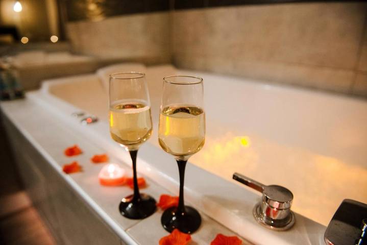 Appart’hôtel pour 2 personnes, avec Jacuzzi à Perpignan