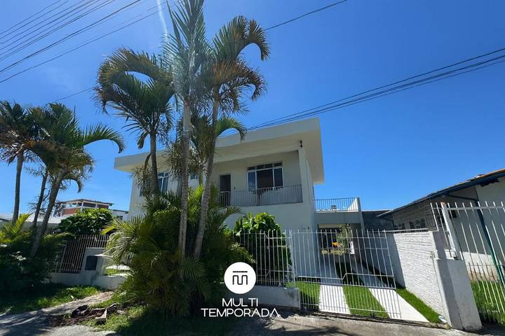 Casas e apartamentos de temporada para 6 pessoas, com jardim e terraço, com animais de estimação na Praia Daniela