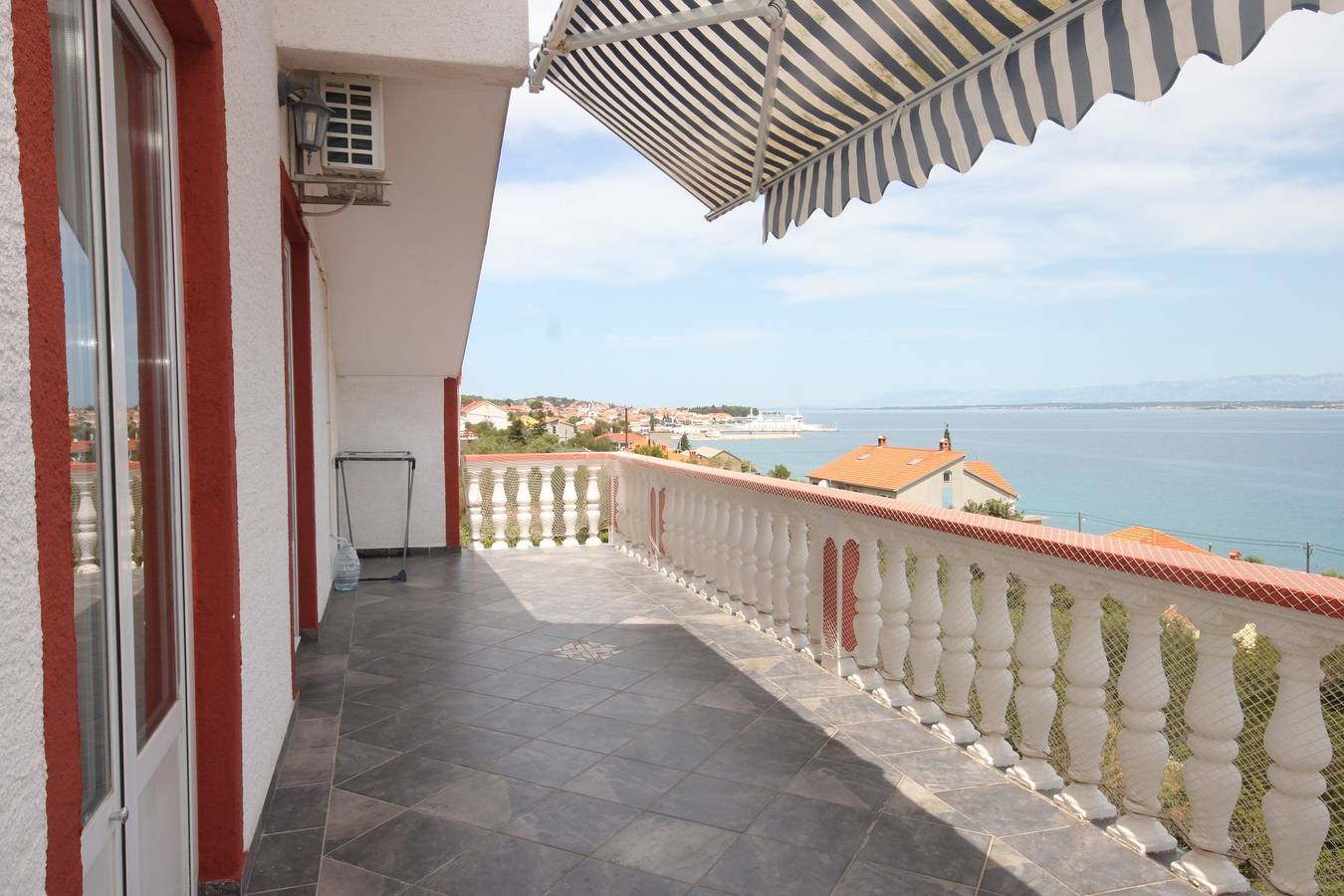 Ganze Wohnung, Komfortable Ferienwohnung mit Terrasse und Meerblick Kali, Ugljan A-8234-a in Kali, Insel Ugljan