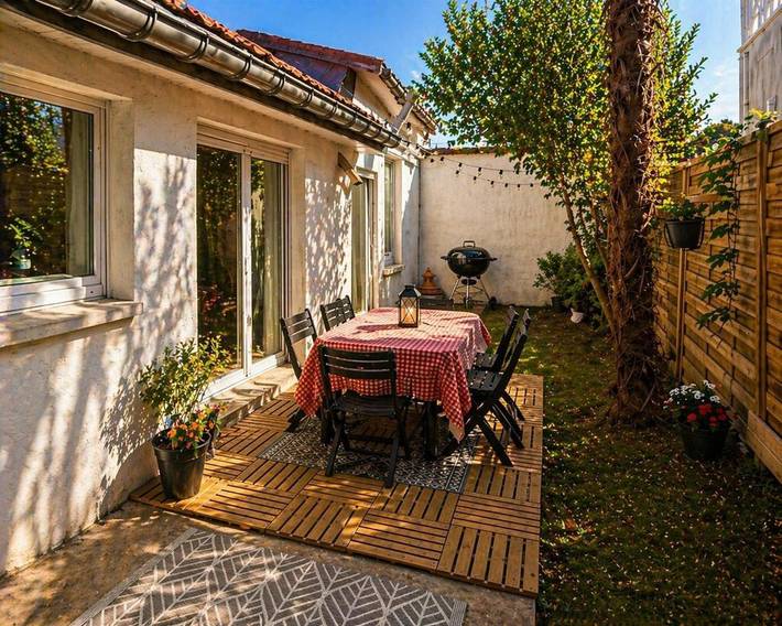 Gîte pour 8 personnes, avec terrasse ainsi que vue et jardin à Floirac