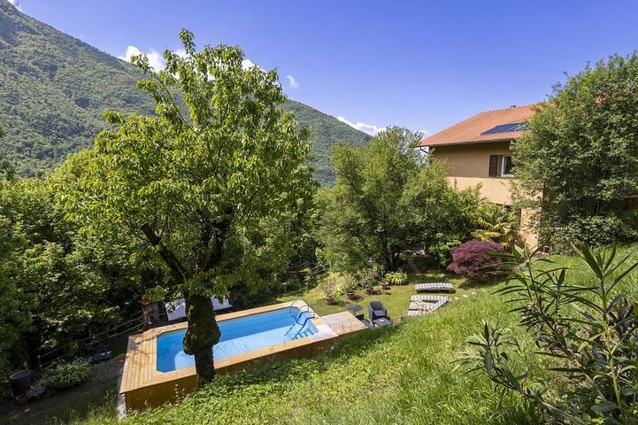 Casa vacanza per 16 persone, con piscina e balcone, con animali domestici in Comune di Pisogne