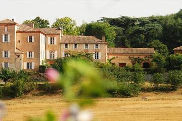 Gîte pour 33 personnes, avec jacuzzi ainsi que piscine et jardin, animaux acceptés à Montadet