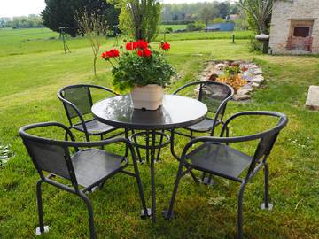 Gîte pour 2 personnes, avec terrasse et jardin à Saint-Hilaire-la-Palud